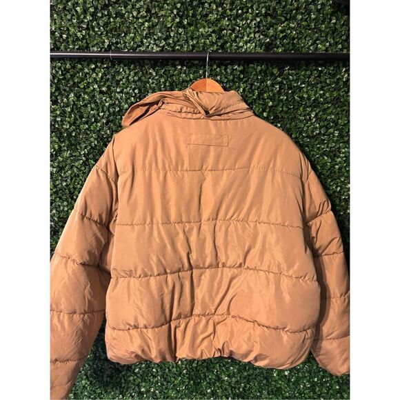 Urban Outfitters Cropped Tan Puffer Jacket Sz Large - Picture 7 of 8